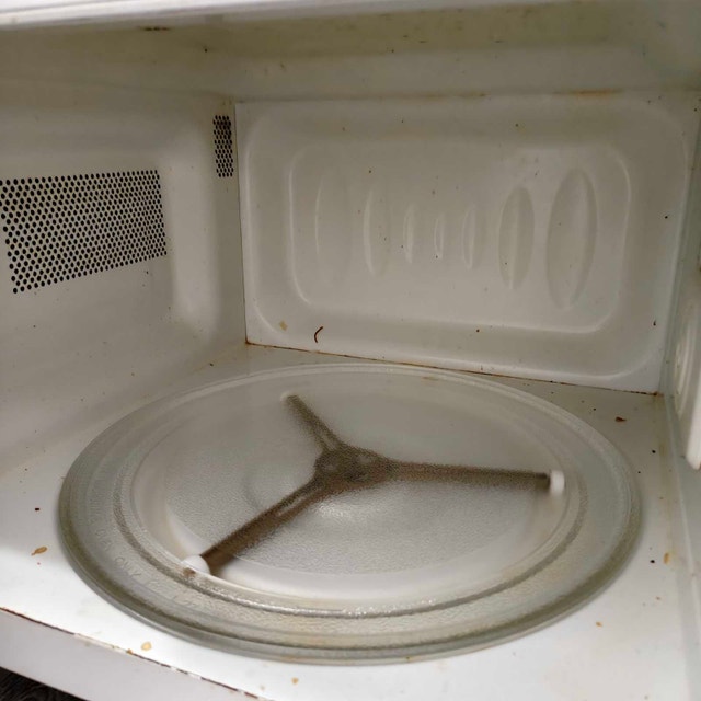 LG 1000W Silver Microwave LMS1170SS (for parts or repair) - photo 4