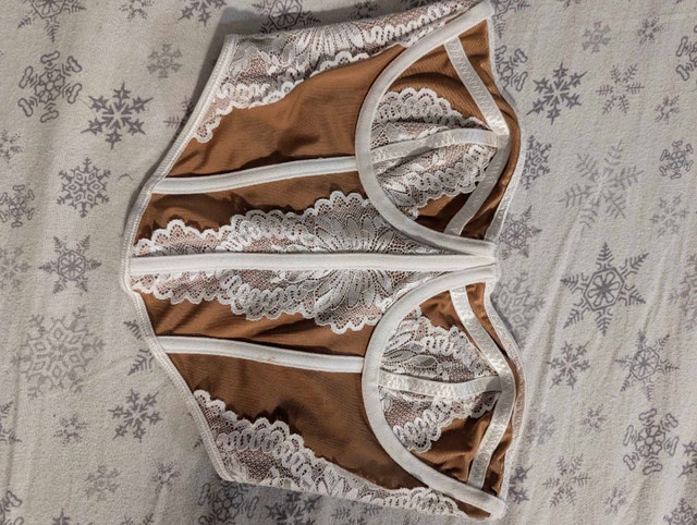 Ladies mini skirts and tops - photo 5