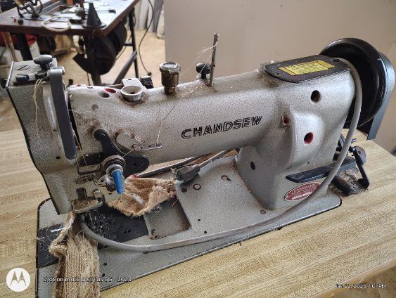Chandler CU 563 Industrial Sewing Machine with Table - photo 4