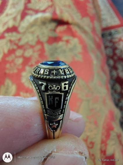 Gold Class Ring - photo 4