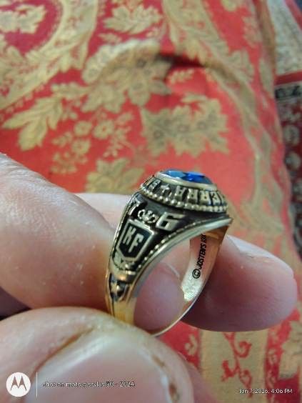 Gold Class Ring - photo 5
