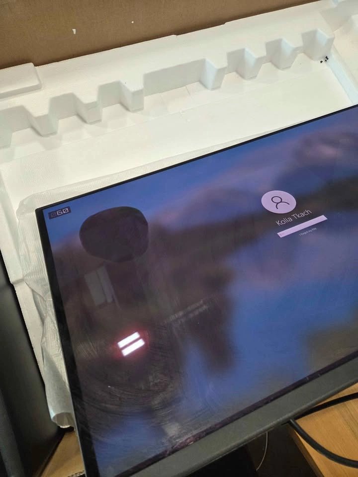 MSI MPG 271QRX 27” QD-OLED Gaming Monitor 360Hz QHD – Needs Repa - photo 2