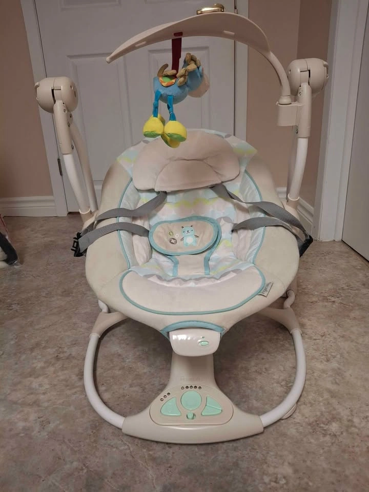 Baby Swing / Infant Soothing Seat - Great Condition - photo 2
