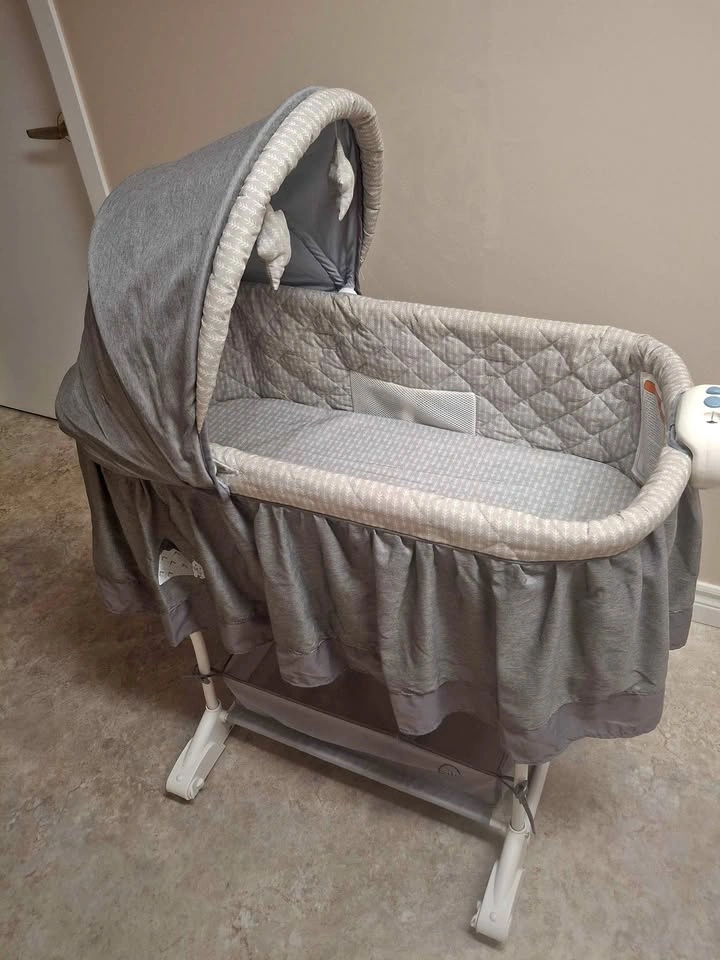 Baby Bassinet / Infant Sleeper with Vibration