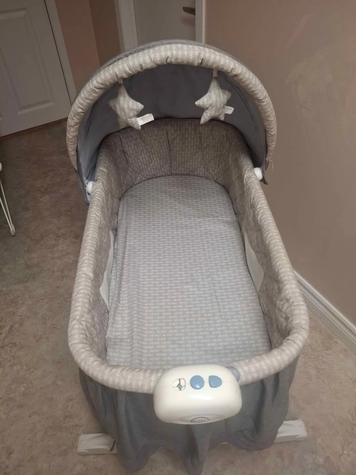 Baby Bassinet / Infant Sleeper with Vibration - photo 2