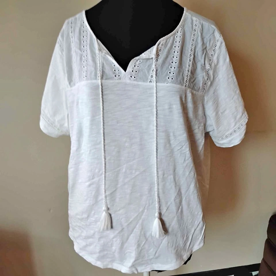 Ladies White Lightweight Shortsleeve V-Neck Top