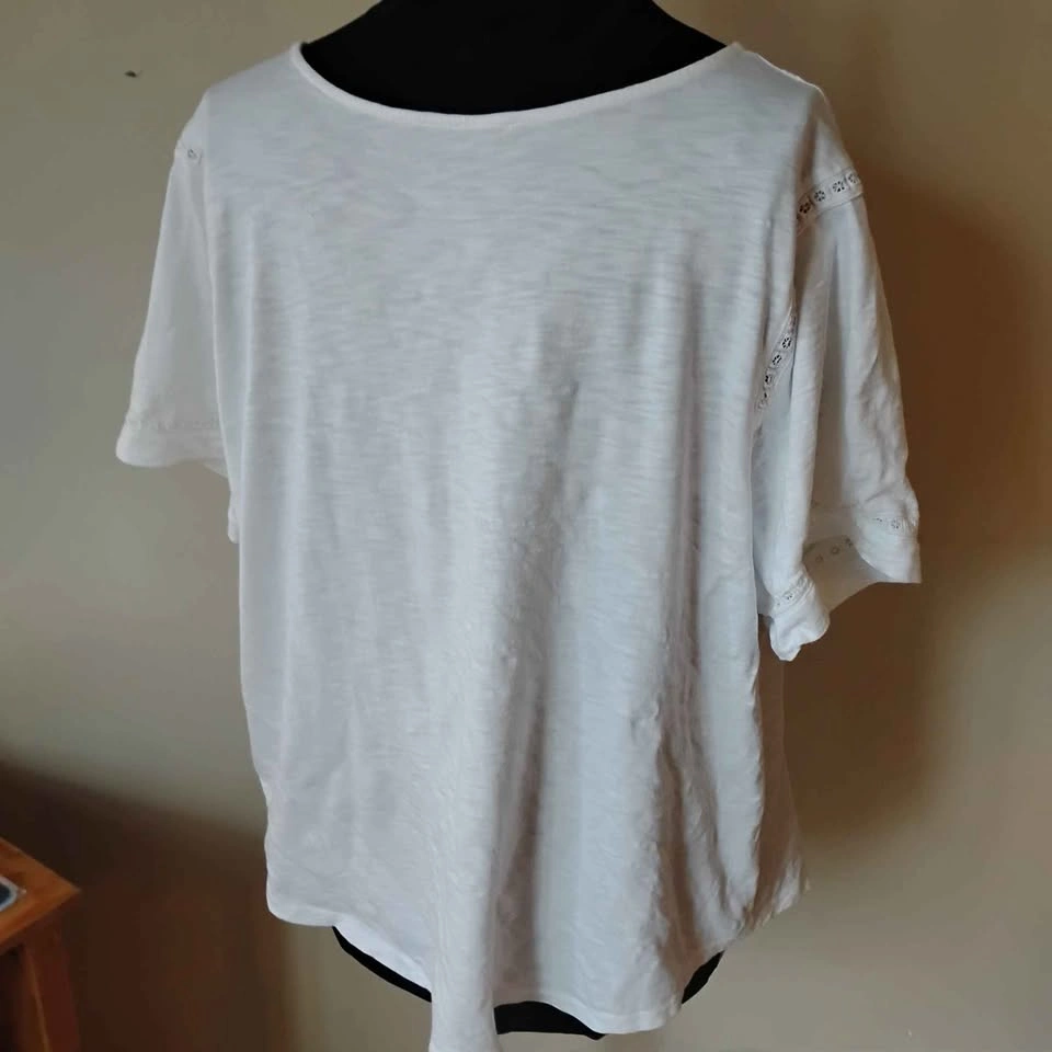 Ladies White Lightweight Shortsleeve V-Neck Top - photo 3