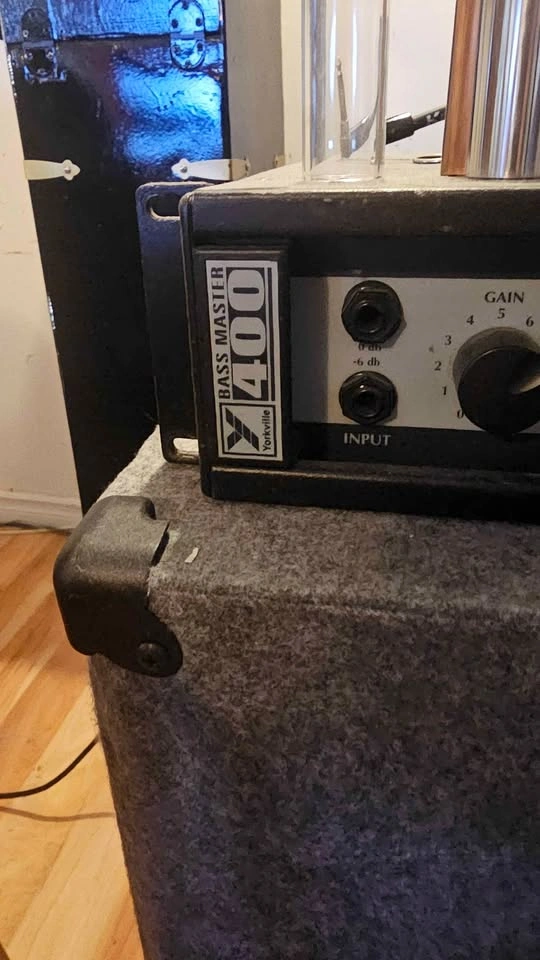 Left-handed Bass with amp. - photo 3