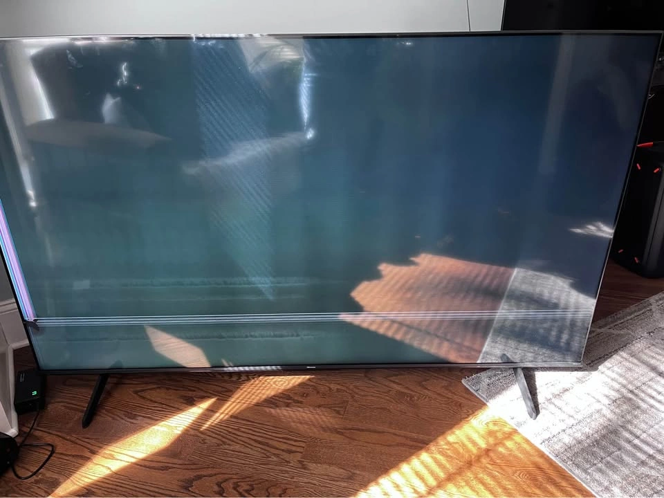 Hisense Smart TV - For Parts - photo 2