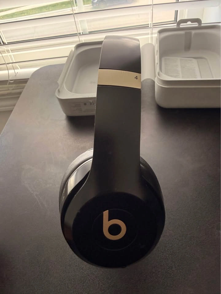 Beats Solo 4 Headphones - photo 4