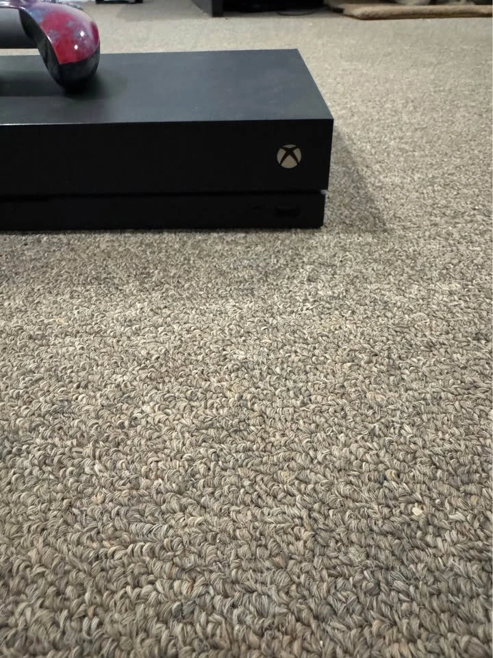 Xbox One X - photo 2