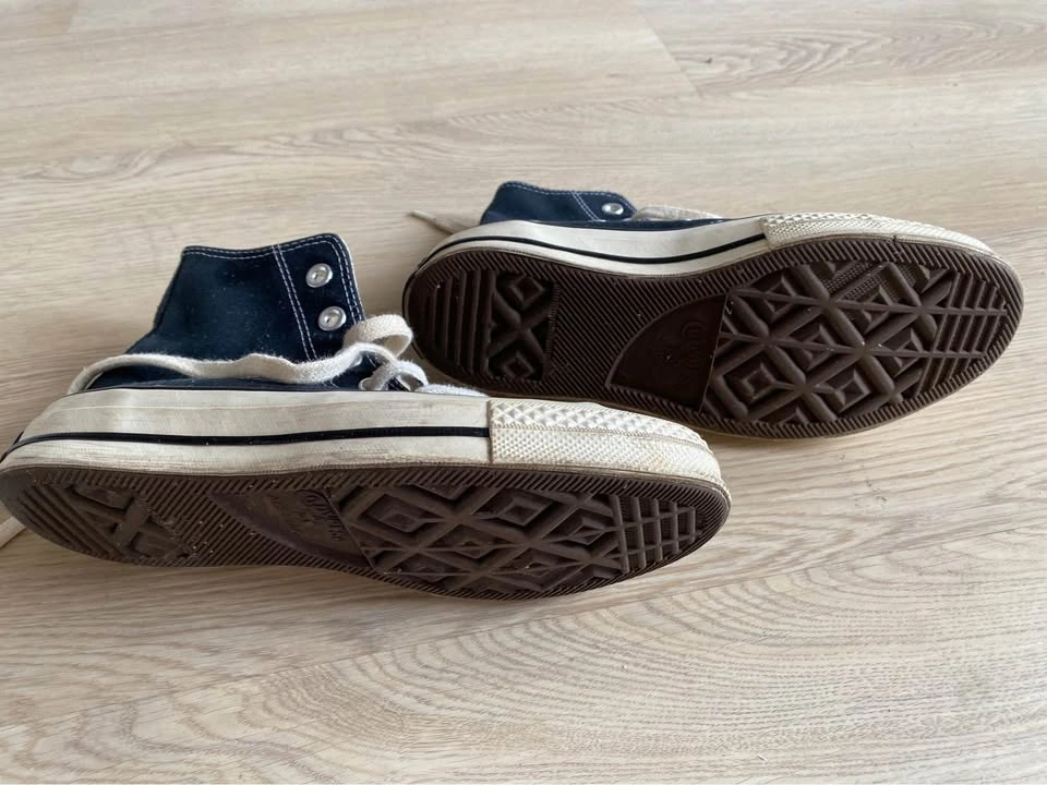 Converse All Star Shoes Women's Size 6 - photo 4