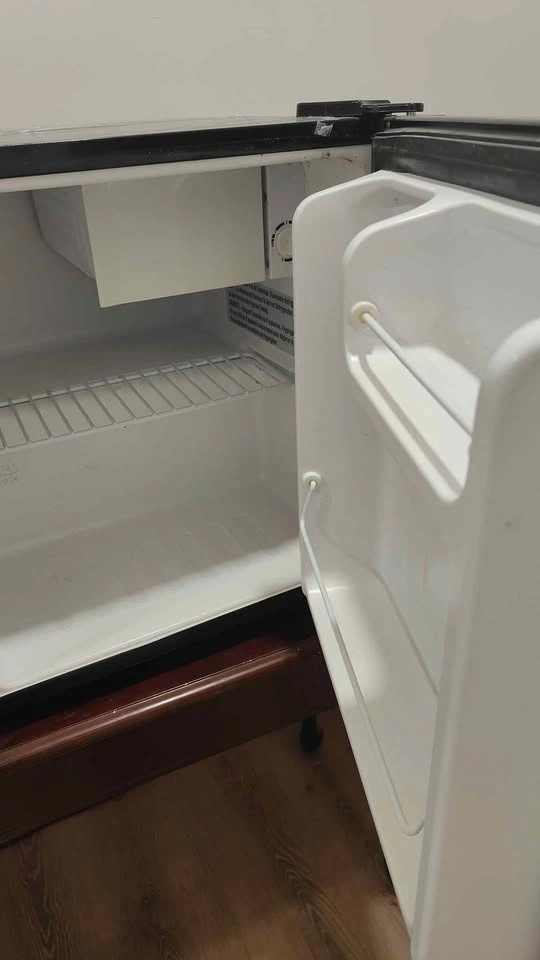 Magic Chef Mini Fridge - photo 3