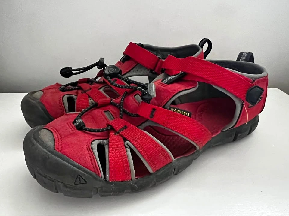 KEEN Boys Sandals Size 5 – Hiking & Water Shoes