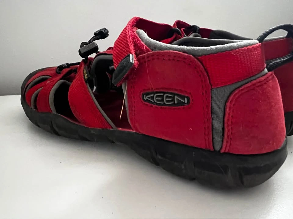 KEEN Boys Sandals Size 5 – Hiking & Water Shoes - photo 2