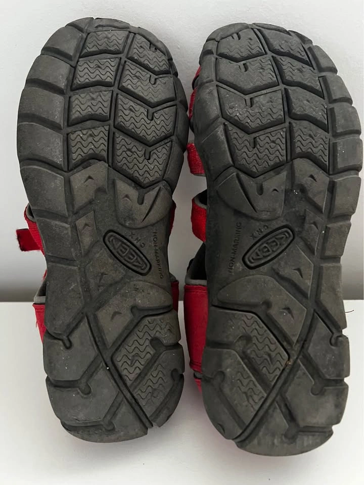 KEEN Boys Sandals Size 5 – Hiking & Water Shoes - photo 3