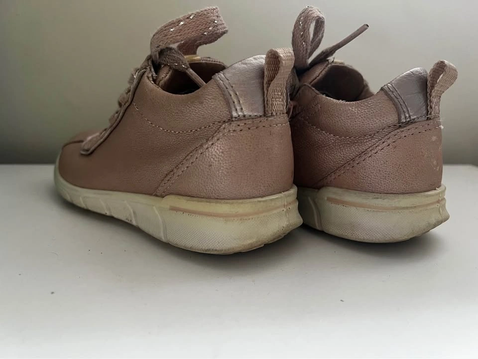 ECCO Girls Leather Shoes – Size 9, Soft & Comfortable - photo 3