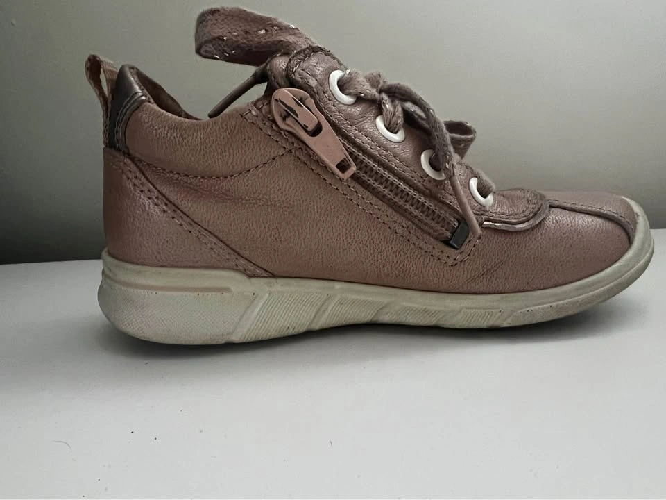 ECCO Girls Leather Shoes – Size 9, Soft & Comfortable - photo 4