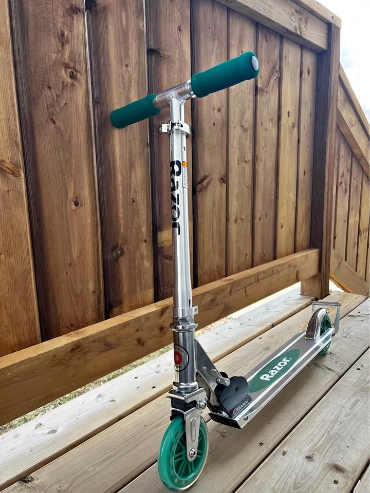 Upgraded Razor A3 Scooter – Bigger Wheels, Smoother Than Basic M