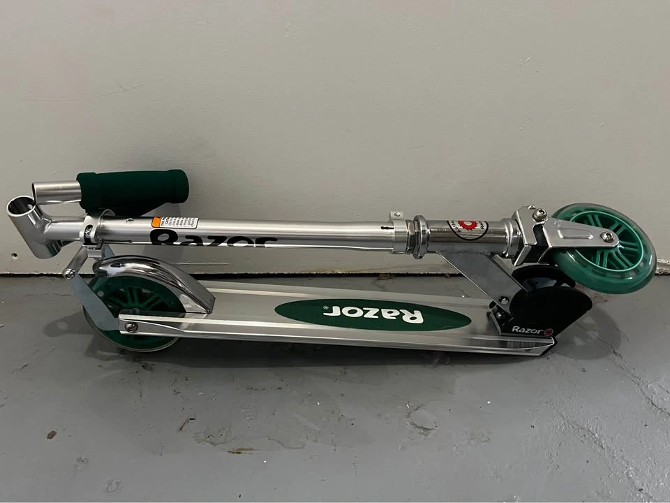 Upgraded Razor A3 Scooter – Bigger Wheels, Smoother Than Basic M - photo 2