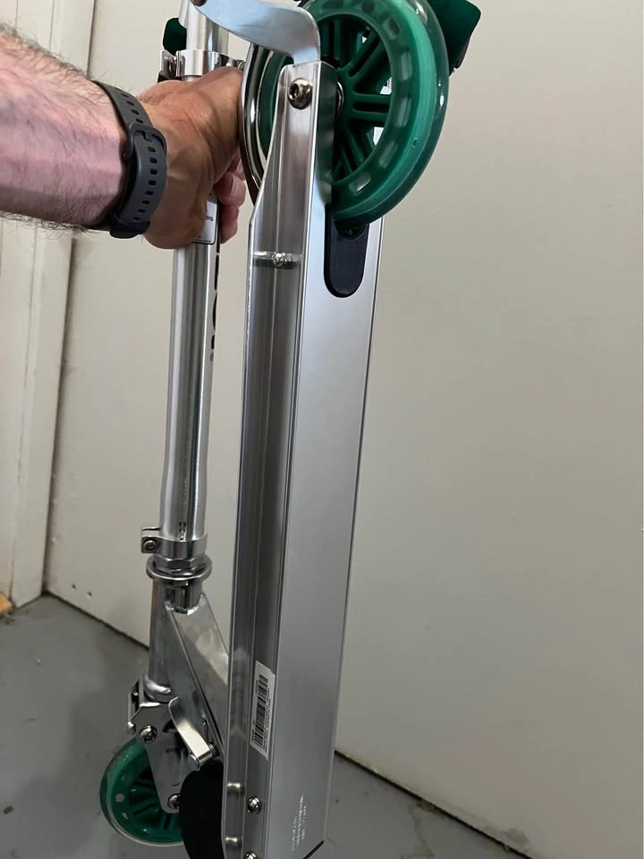 Upgraded Razor A3 Scooter – Bigger Wheels, Smoother Than Basic M - photo 4