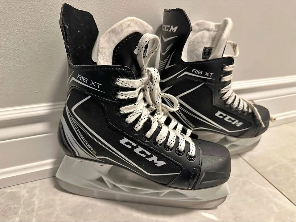 Like New! CCM skates size 4