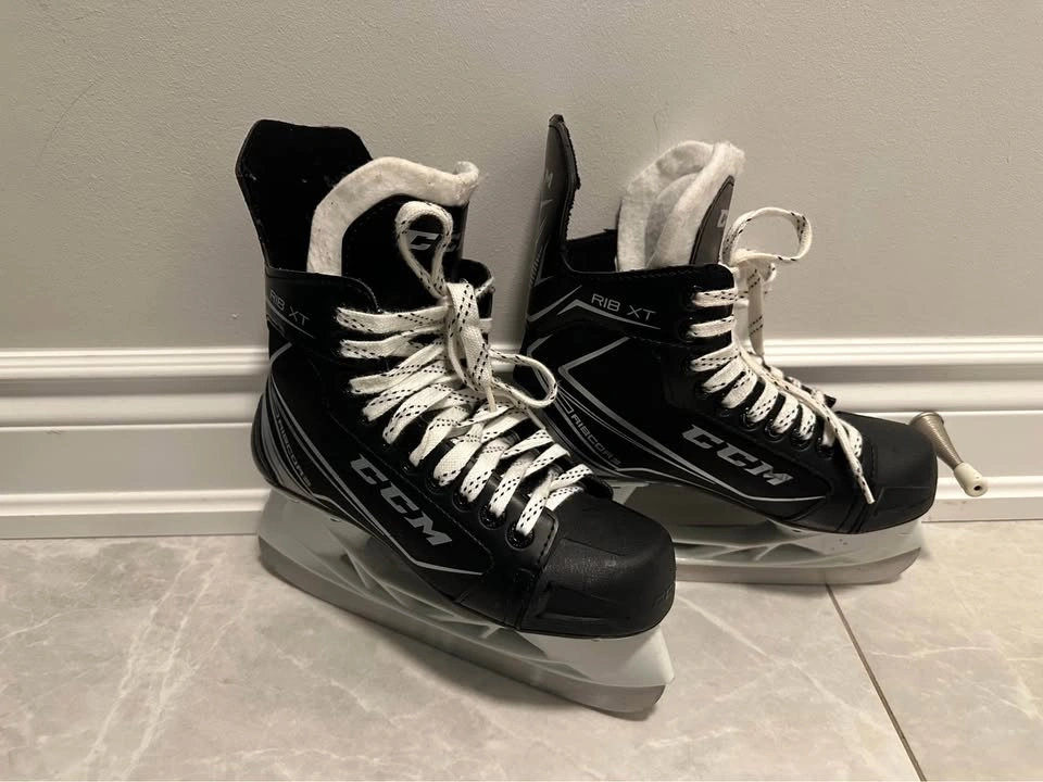 Like New! CCM skates size 4 - photo 2