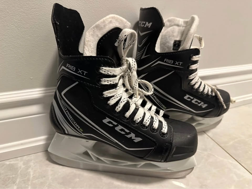 Like New! CCM skates size 4 - photo 3