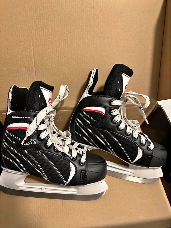 Hespeller Boys Skates size J3