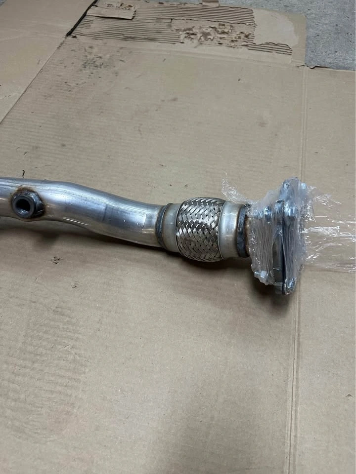 Catalytic Converter and Exhaust Pipe - Unknown Car - photo 2