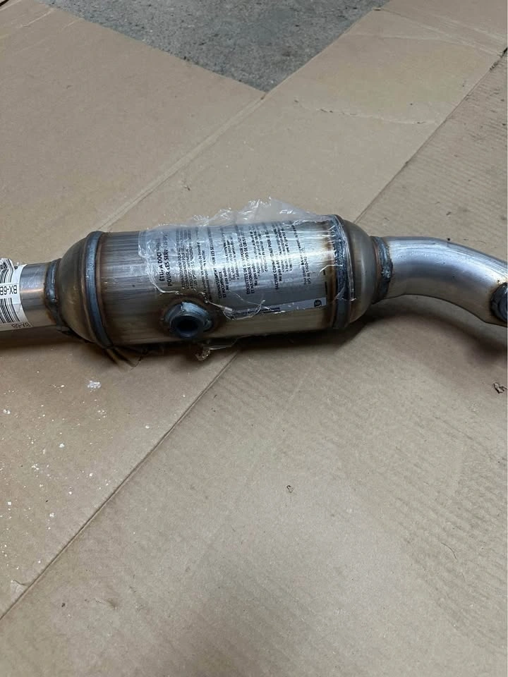 Catalytic Converter and Exhaust Pipe - Unknown Car - photo 3
