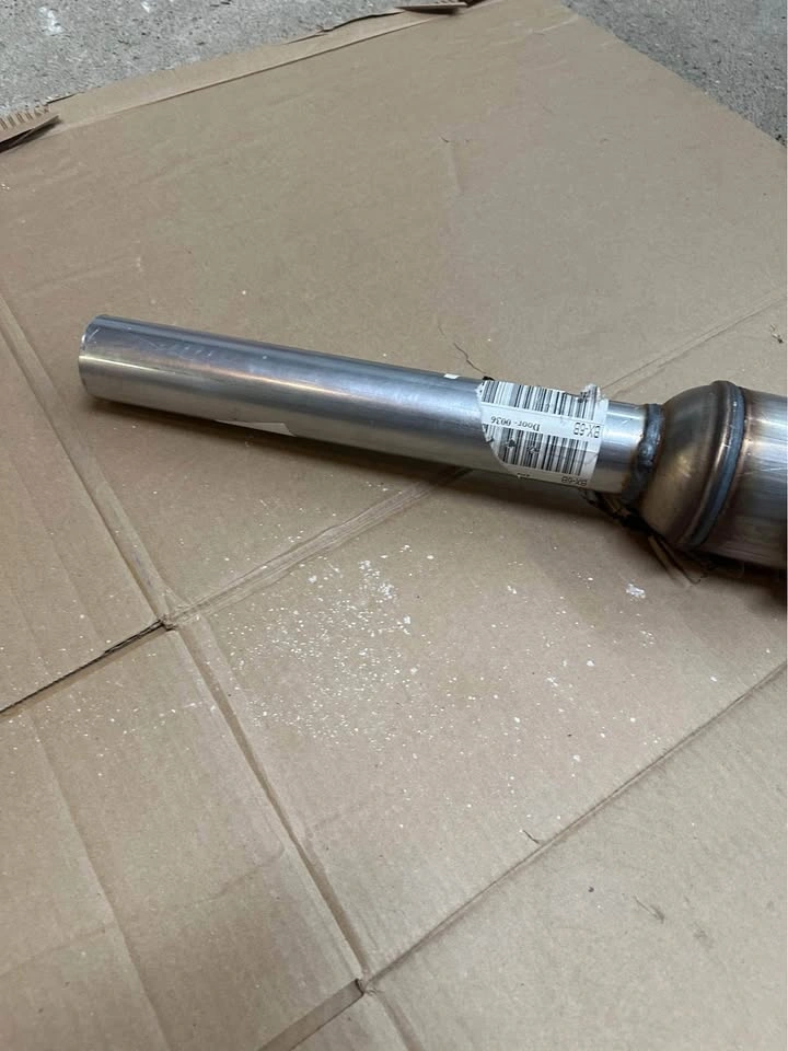 Catalytic Converter and Exhaust Pipe - Unknown Car - photo 4