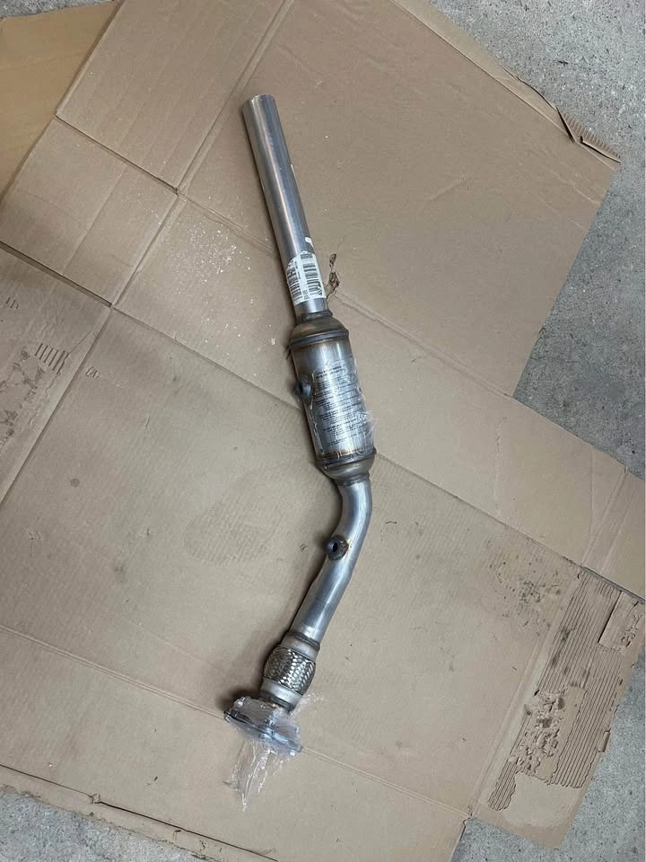 Catalytic Converter and Exhaust Pipe - Unknown Car - photo 5