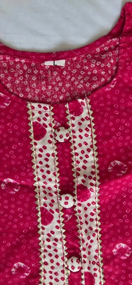 Pink Bandhani Print Kurta Set with Dupatta and Shoes - photo 2