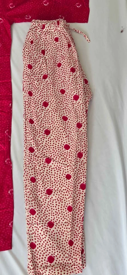 Pink Bandhani Print Kurta Set with Dupatta and Shoes - photo 3
