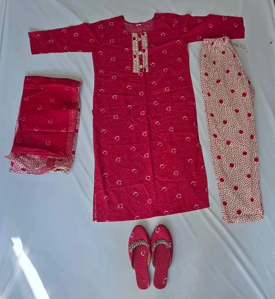 Pink Bandhani Print Kurta Set with Dupatta and Shoes - photo 5