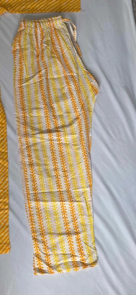 4-Piece Yellow Leheriya Kurta Set with Dupatta and Shoes - photo 3