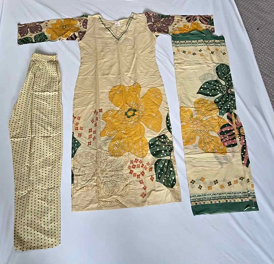 3 Piece Floral Kurta Set Size M