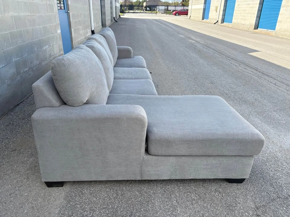 Light Grey Sectional Sofa w/ Removable Piece - Free Delivery - photo 5