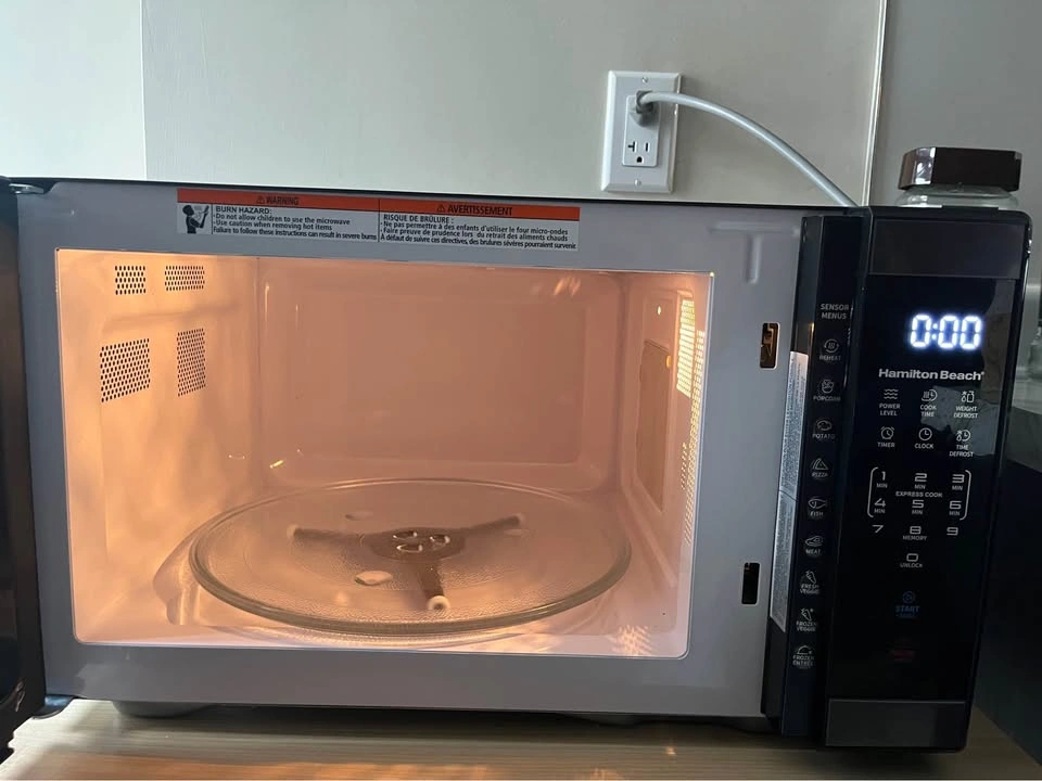 Hamilton Beach Countertop Microwave Oven - photo 2