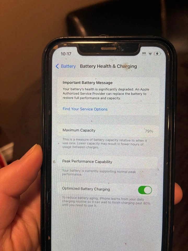 iPhone XR, cracked back - photo 4