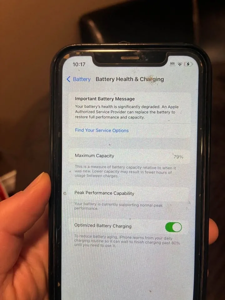 iPhone XR, cracked back - photo 4