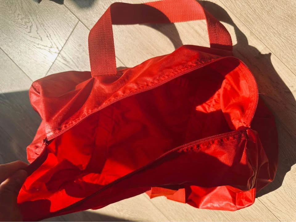 Vintage 90s Marlboro Red Duffel Bag (Medium) - Retro Travel/Gym - photo 4