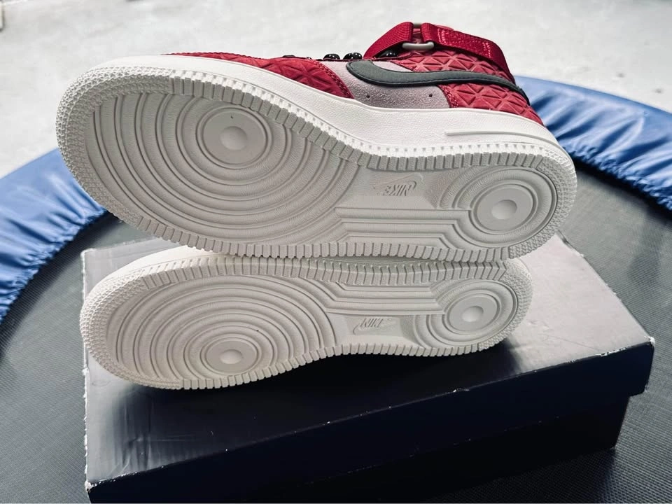 Brand new Nike shoes - photo 3