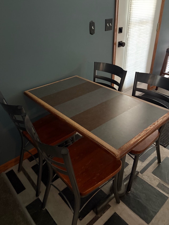 Bar room table and chairs