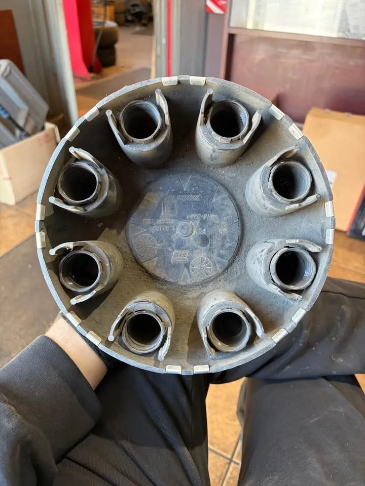Single 8-Lug GMC Hubcap - photo 3