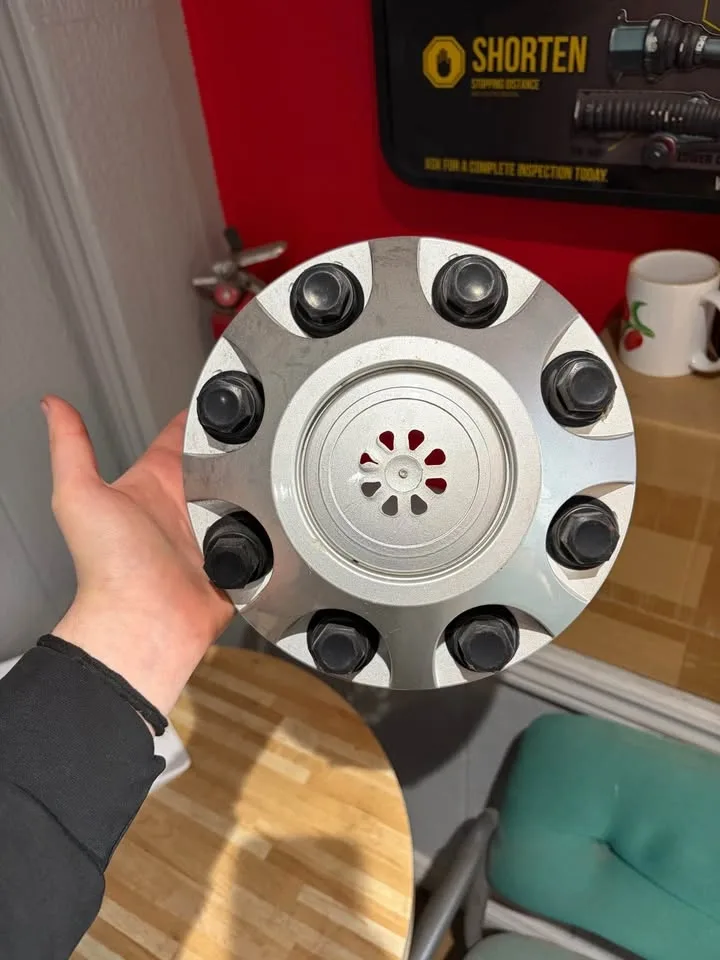 4 Silver GM OEM 8-Lug Hubcaps - photo 3
