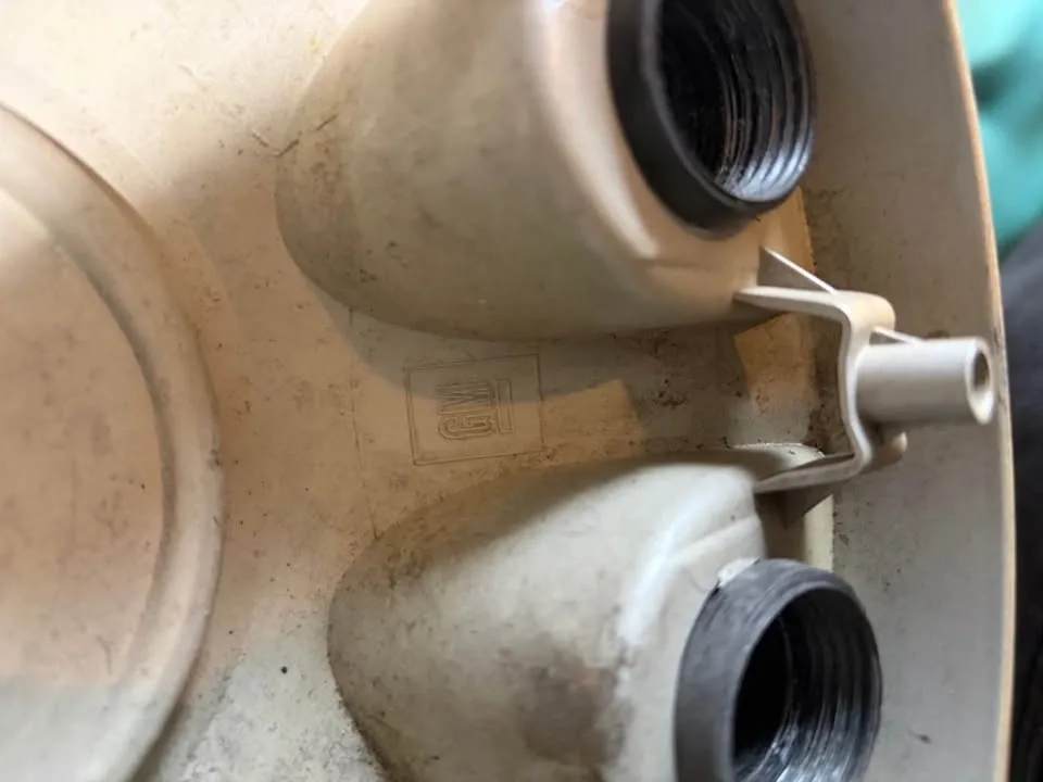 4 Silver GM OEM 8-Lug Hubcaps - photo 4