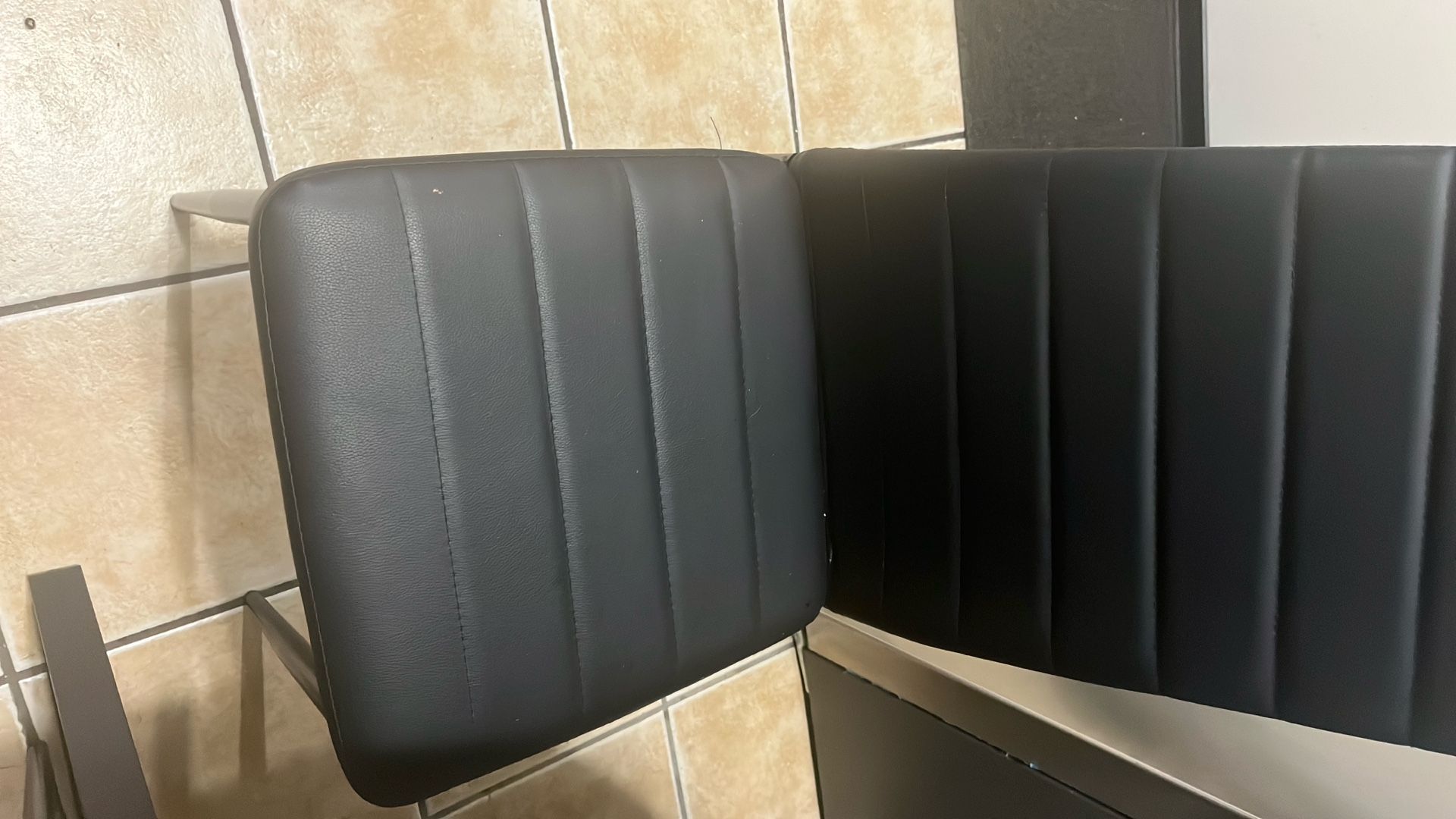 Black Table With 4 Chairs - photo 2