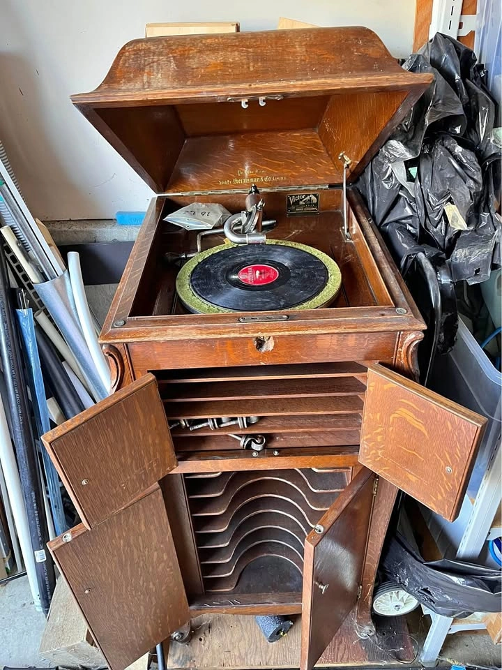Victor Victrola Record Player Cabinet - Vintage